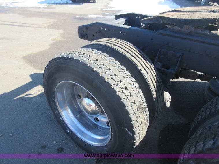 image for item J1991 1989 Freightliner FLD semi truck