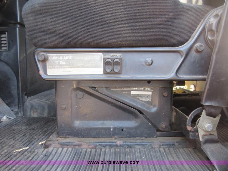 image for item J1991 1989 Freightliner FLD semi truck