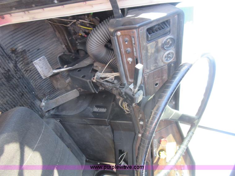 image for item J1991 1989 Freightliner FLD semi truck