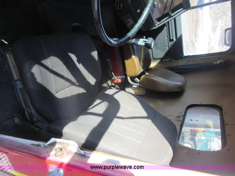 image for item J1991 1989 Freightliner FLD semi truck