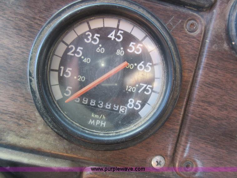 image for item J1991 1989 Freightliner FLD semi truck