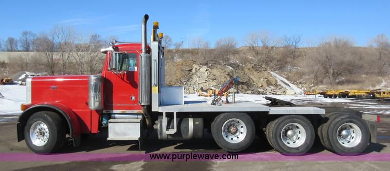 image for item J1993 1993 Peterbilt 379 semi truck