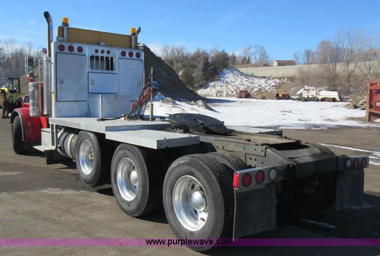 image for item J1993 1993 Peterbilt 379 semi truck
