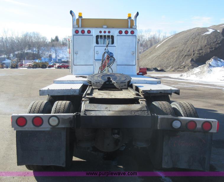 image for item J1993 1993 Peterbilt 379 semi truck