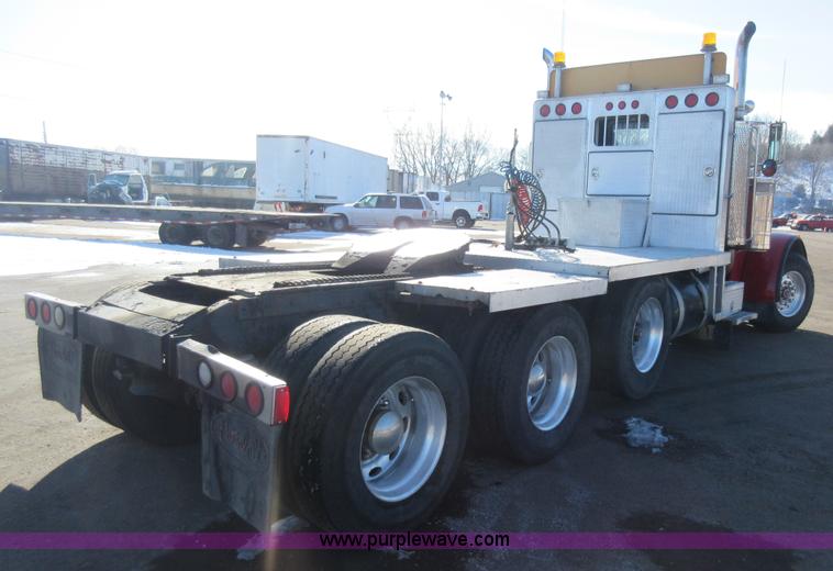 image for item J1993 1993 Peterbilt 379 semi truck