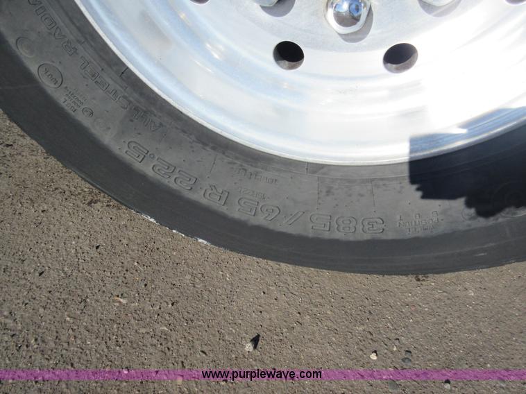 image for item J1993 1993 Peterbilt 379 semi truck