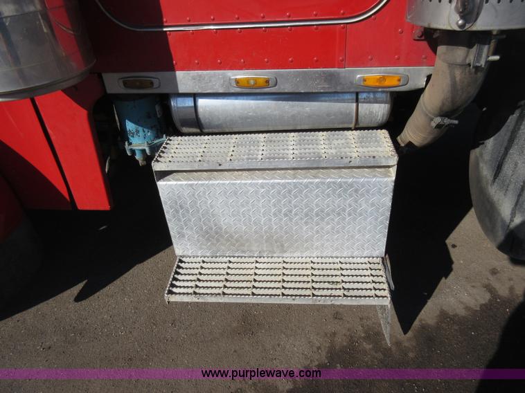 image for item J1993 1993 Peterbilt 379 semi truck