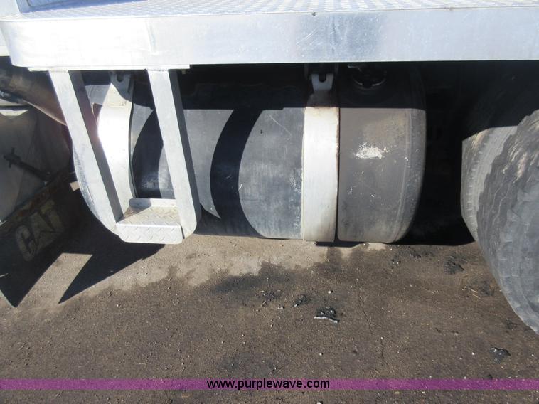 image for item J1993 1993 Peterbilt 379 semi truck