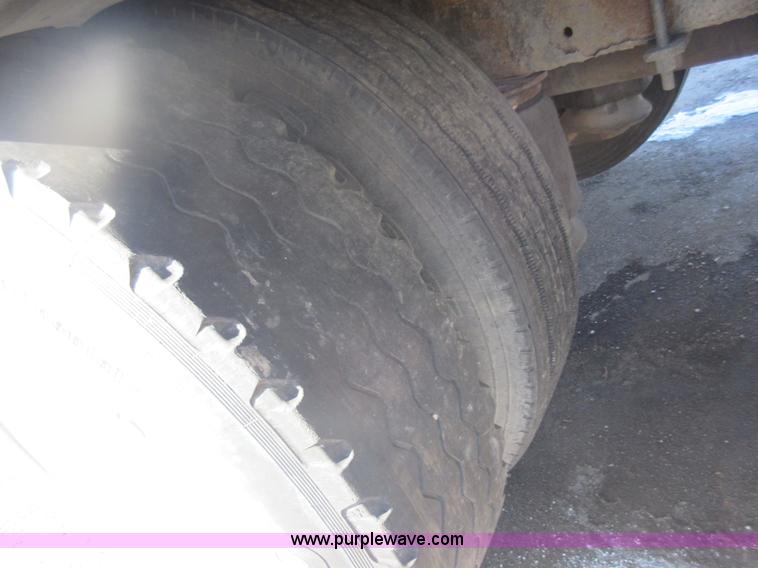 image for item J1993 1993 Peterbilt 379 semi truck