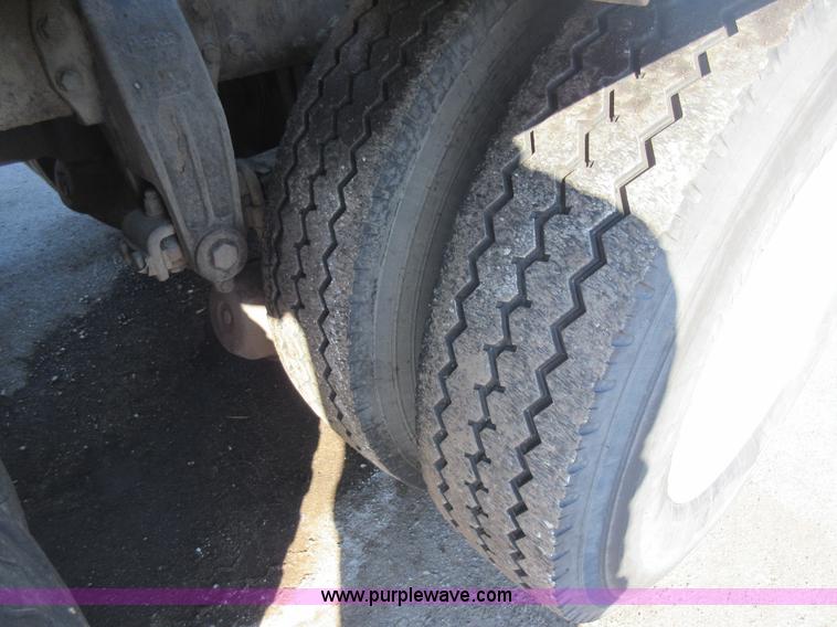 image for item J1993 1993 Peterbilt 379 semi truck