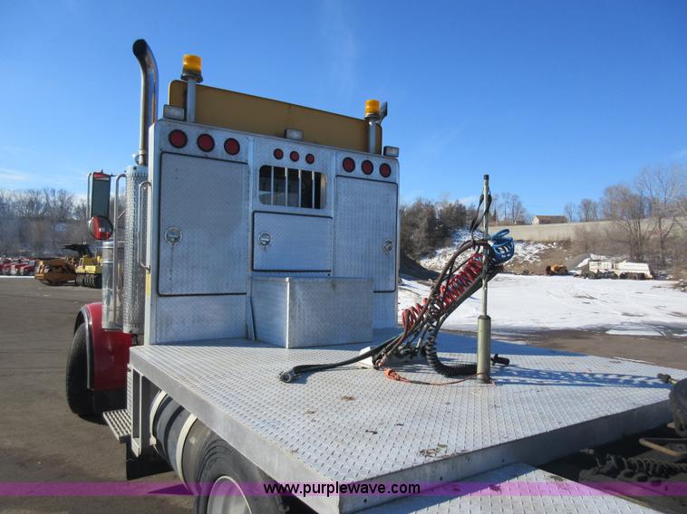 image for item J1993 1993 Peterbilt 379 semi truck