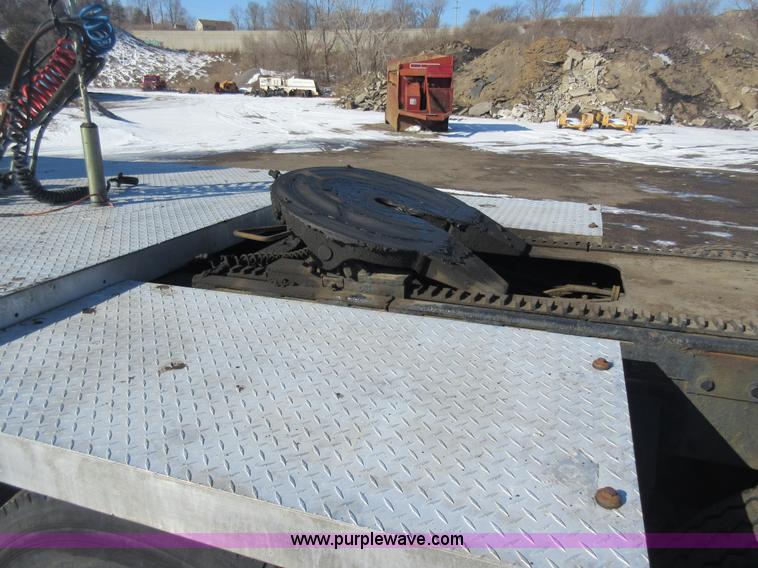 image for item J1993 1993 Peterbilt 379 semi truck