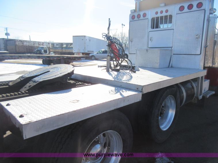 image for item J1993 1993 Peterbilt 379 semi truck