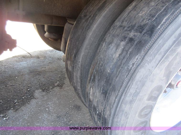 image for item J1993 1993 Peterbilt 379 semi truck