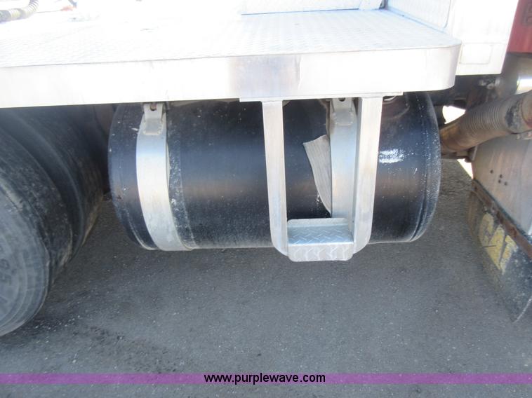 image for item J1993 1993 Peterbilt 379 semi truck