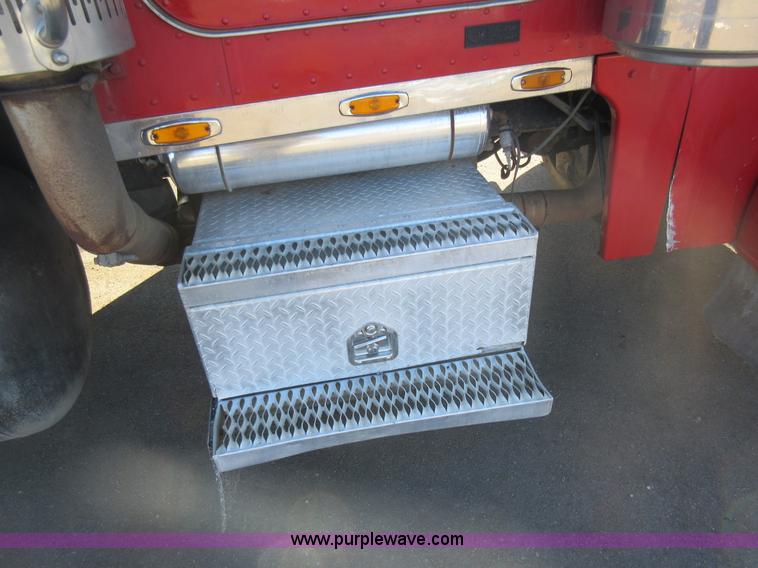 image for item J1993 1993 Peterbilt 379 semi truck