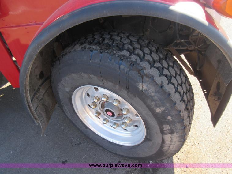 image for item J1993 1993 Peterbilt 379 semi truck