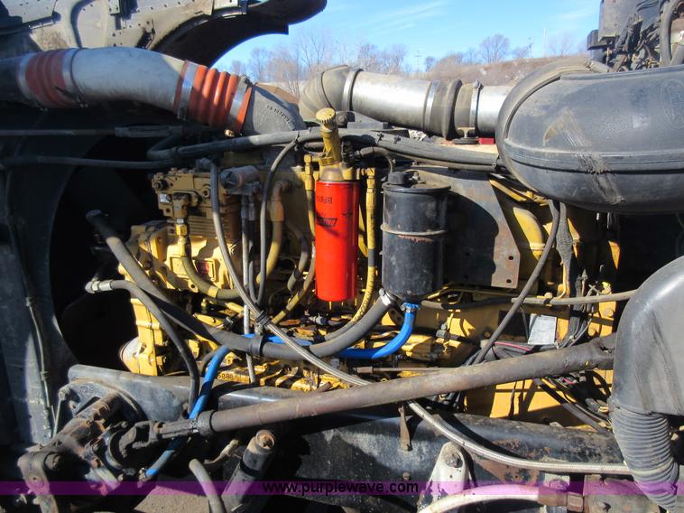 image for item J1993 1993 Peterbilt 379 semi truck