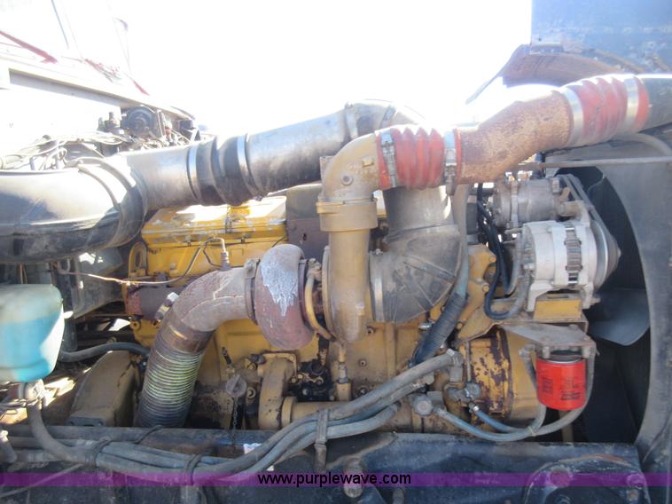 image for item J1993 1993 Peterbilt 379 semi truck