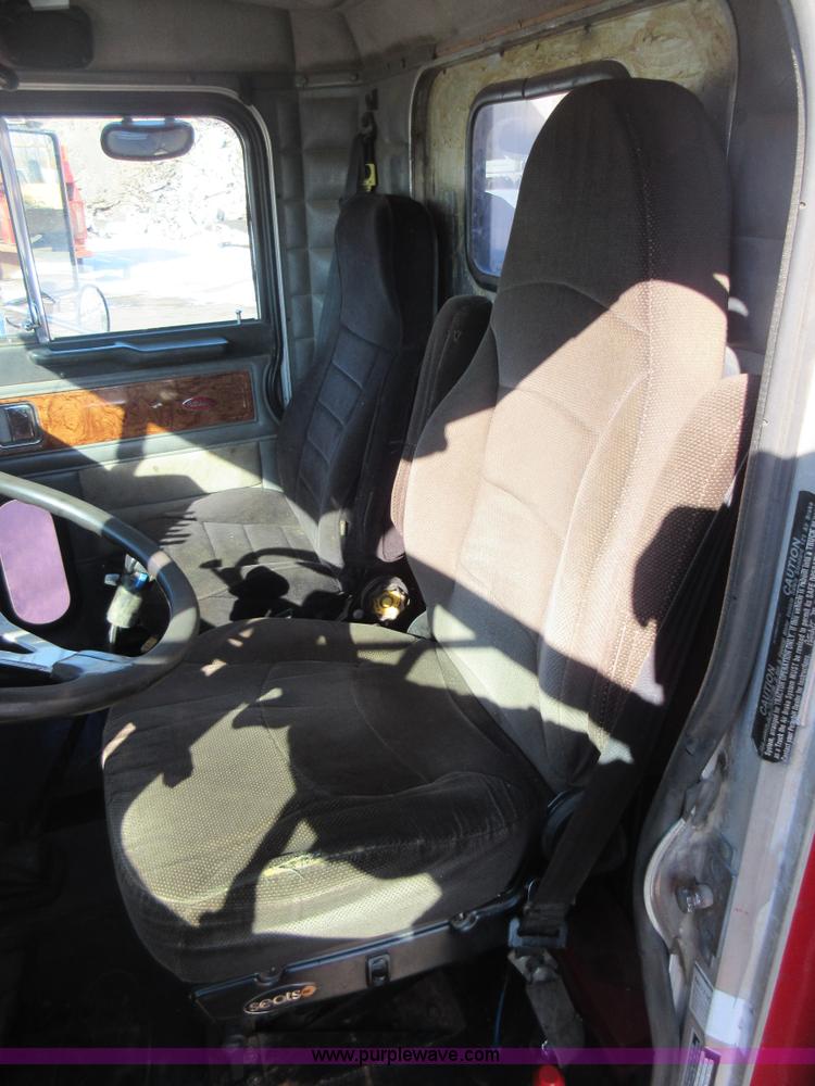 image for item J1993 1993 Peterbilt 379 semi truck