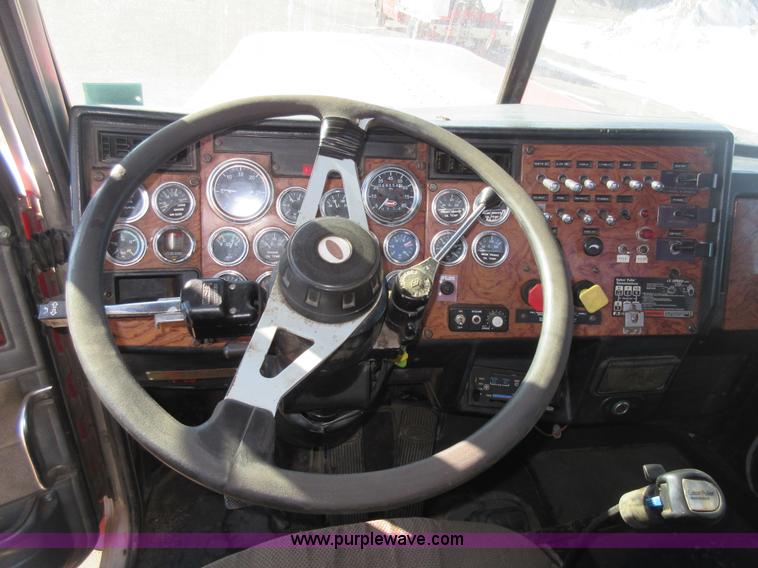 image for item J1993 1993 Peterbilt 379 semi truck