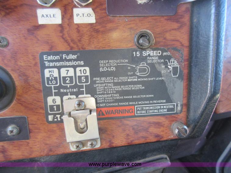 image for item J1993 1993 Peterbilt 379 semi truck