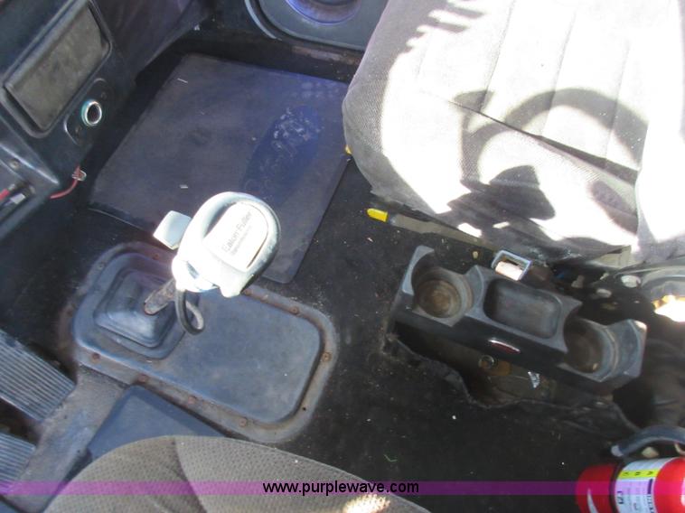 image for item J1993 1993 Peterbilt 379 semi truck