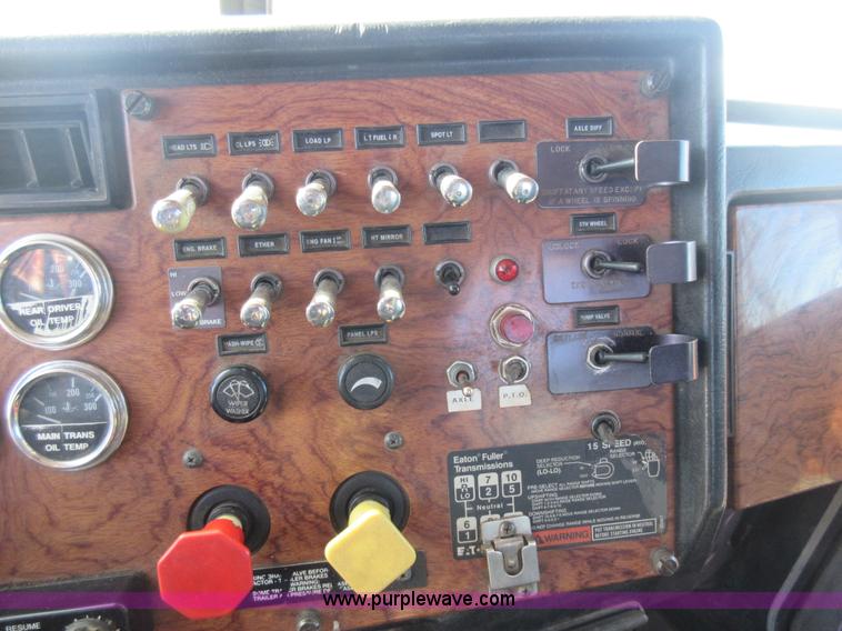 image for item J1993 1993 Peterbilt 379 semi truck