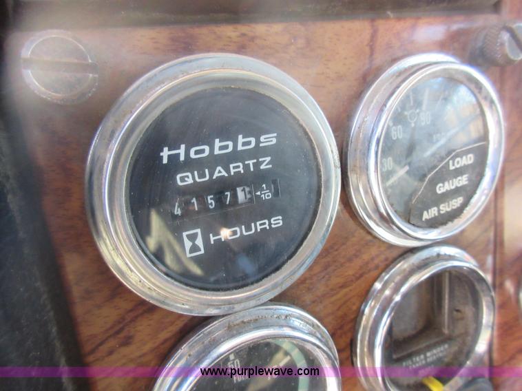 image for item J1993 1993 Peterbilt 379 semi truck