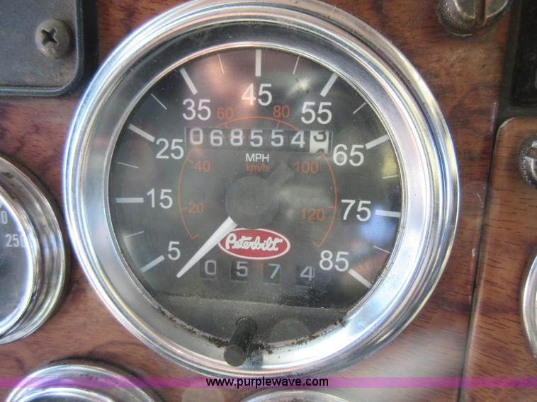 image for item J1993 1993 Peterbilt 379 semi truck