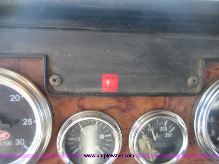 image for item J1993 1993 Peterbilt 379 semi truck