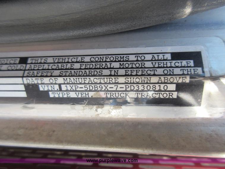 image for item J1993 1993 Peterbilt 379 semi truck