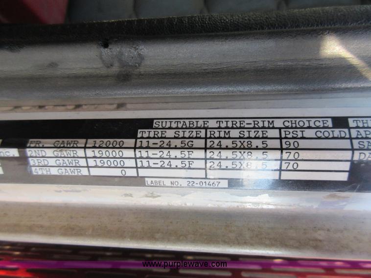 image for item J1993 1993 Peterbilt 379 semi truck