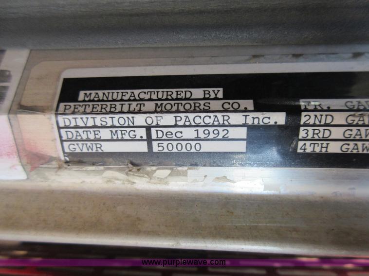 image for item J1993 1993 Peterbilt 379 semi truck