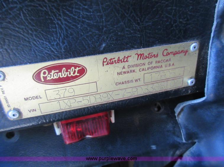 image for item J1993 1993 Peterbilt 379 semi truck
