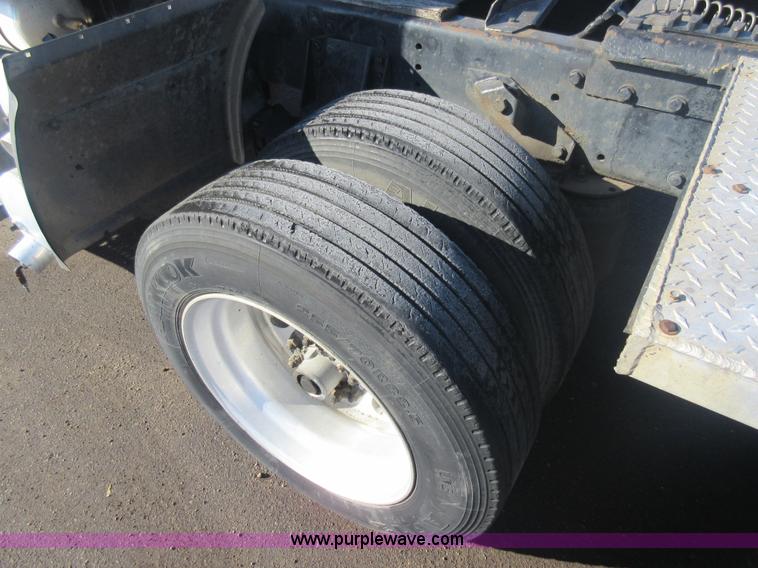 image for item J1994 1989 Peterbilt 379 semi truck