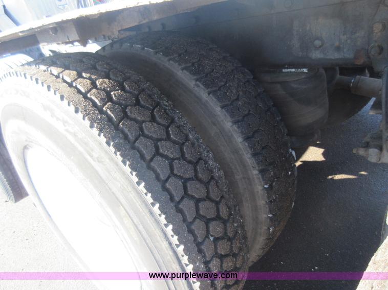 image for item J1994 1989 Peterbilt 379 semi truck