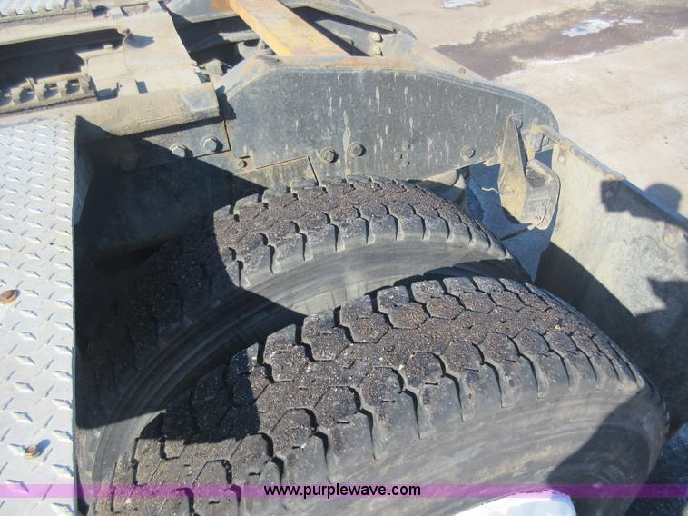 image for item J1994 1989 Peterbilt 379 semi truck