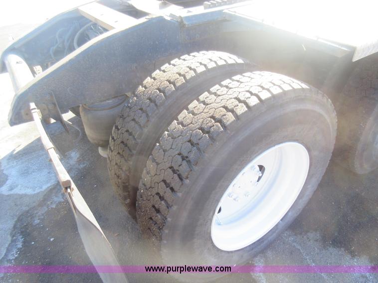 image for item J1994 1989 Peterbilt 379 semi truck