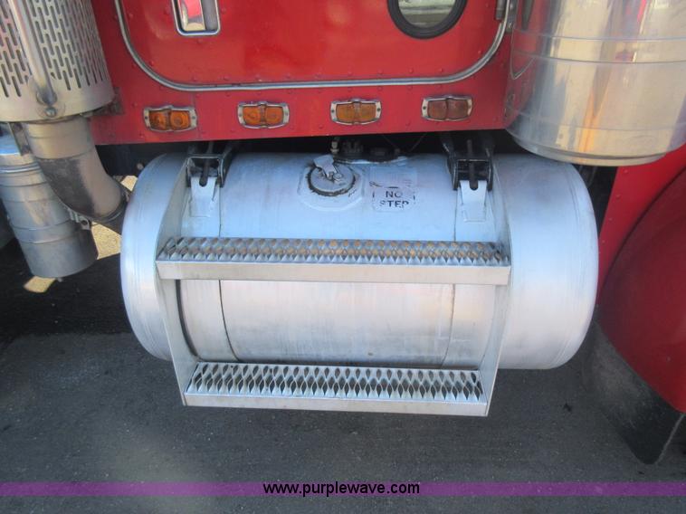 image for item J1994 1989 Peterbilt 379 semi truck