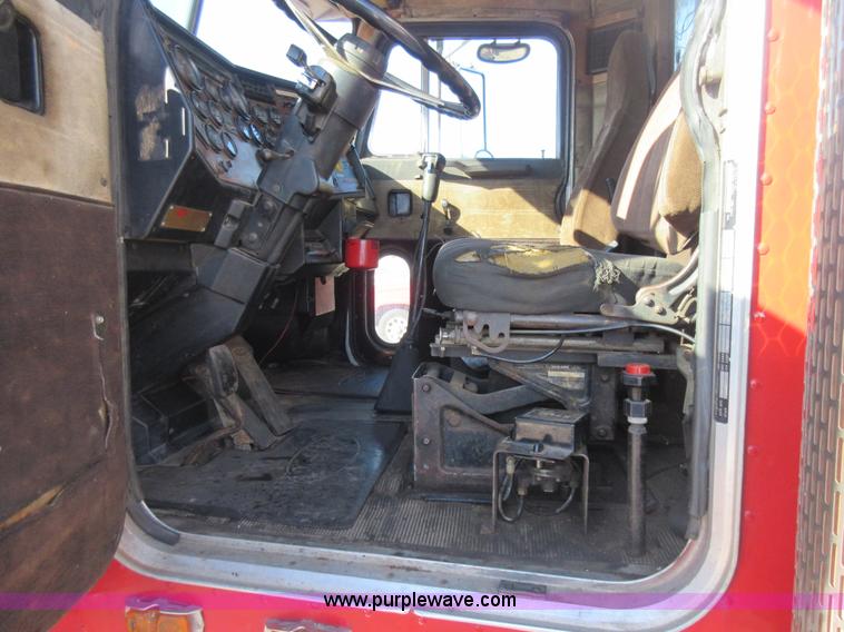 image for item J1994 1989 Peterbilt 379 semi truck