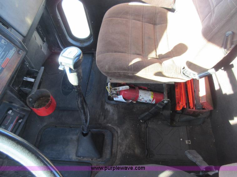 image for item J1994 1989 Peterbilt 379 semi truck