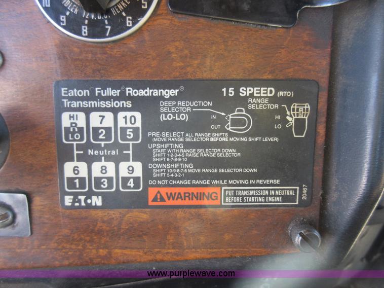 image for item J1994 1989 Peterbilt 379 semi truck