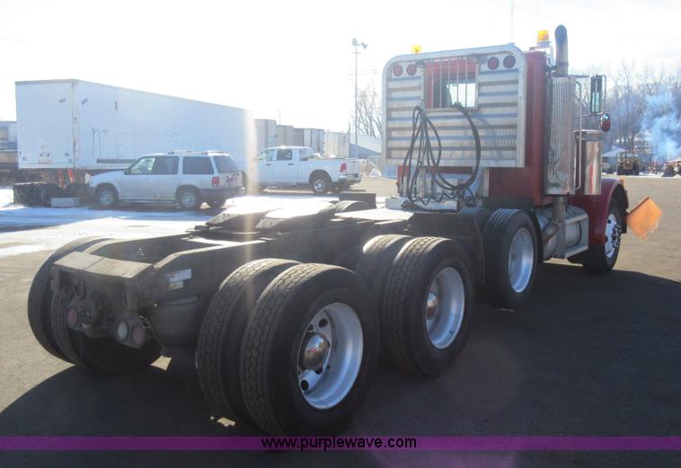 image for item J1995 1993 Peterbilt 379 semi truck