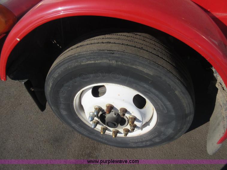 image for item J1995 1993 Peterbilt 379 semi truck