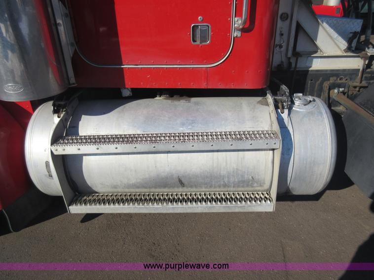 image for item J1995 1993 Peterbilt 379 semi truck