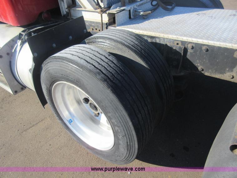 image for item J1995 1993 Peterbilt 379 semi truck