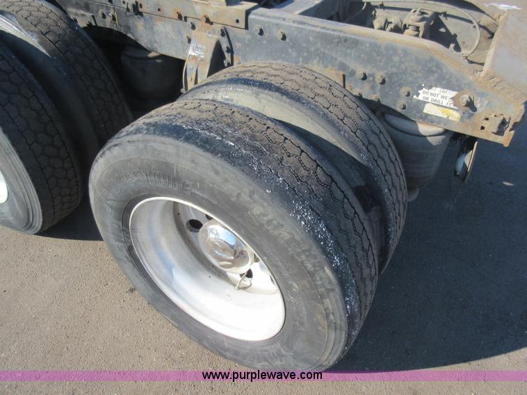 image for item J1995 1993 Peterbilt 379 semi truck