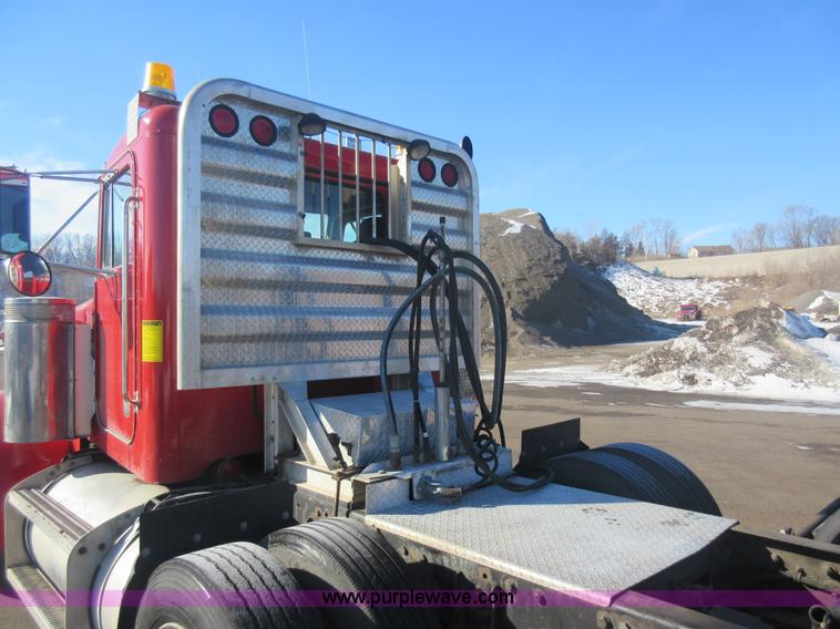 image for item J1995 1993 Peterbilt 379 semi truck