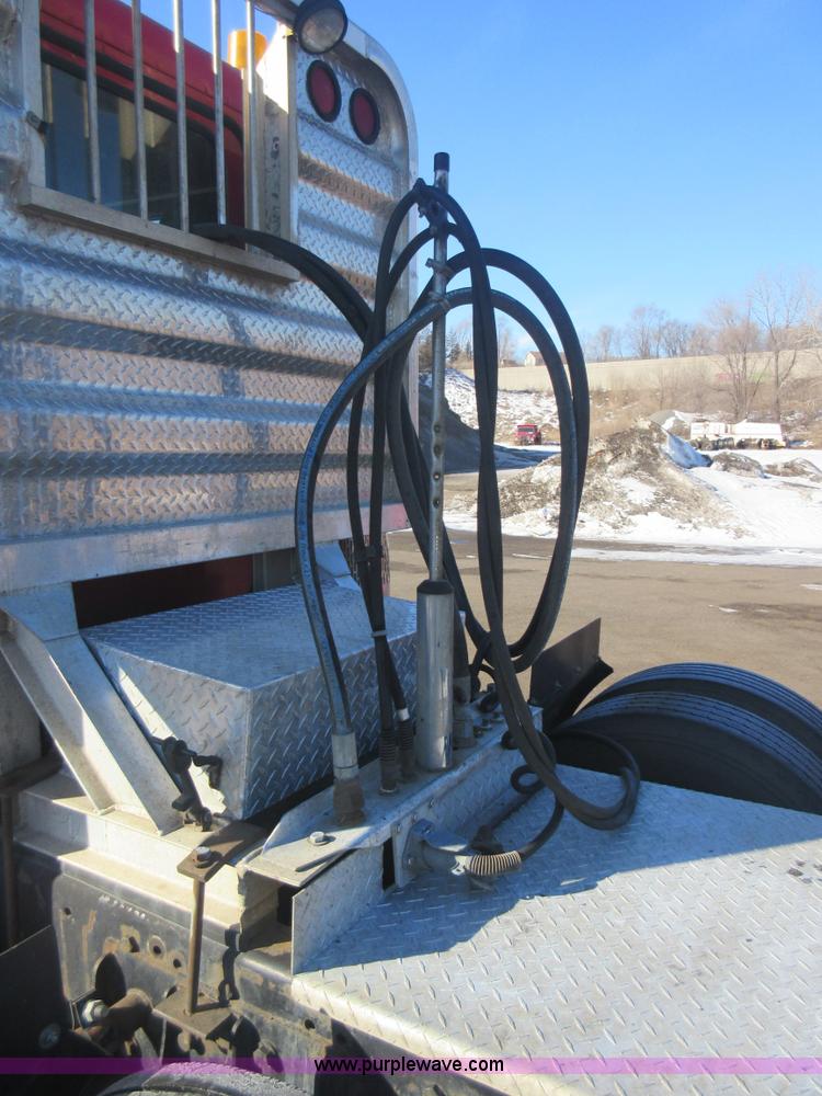 image for item J1995 1993 Peterbilt 379 semi truck